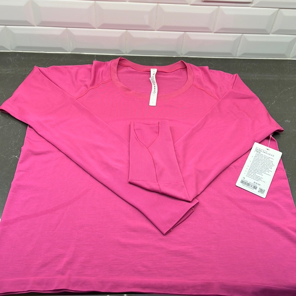 NWT Lululemon swiftly tech long sleeve shirt.